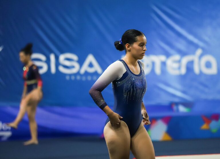 Jessica Hernández gana bronce categoría individual en gimnasia de trampolín