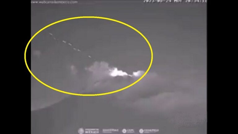 VIDEO | Enigma rodea extrañas luces que parecen surgir del interior del Popocatépetl