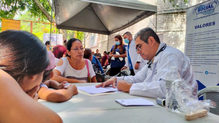 Movimiento Social Comunitario realiza megajornada médica en Mejicanos