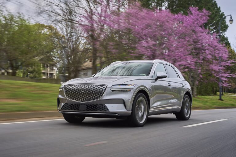 SUV eléctricos, ¿la nueva fórmula del éxito? El Genesis Electrified GV70 prueba suerte