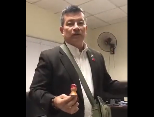 VIDEO | Candidato presidencial del FMLN propone que les den capiruchos a los niños y no teléfonos celulares