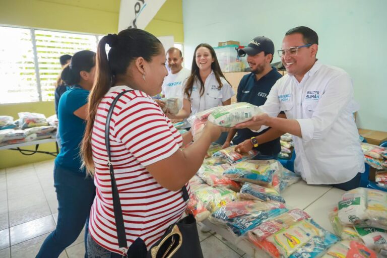 Diputados recoren territorio para conocer y atender las necesidades de la población.