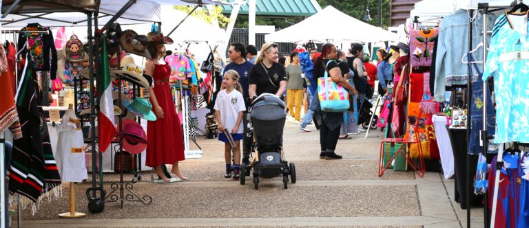 Emprendedores agradecen a visitantes en Festival Latino de Manassas