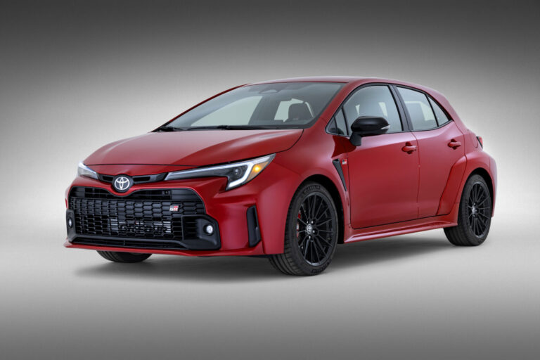 Toyota GR Corolla: ¿El salmón de los autos?