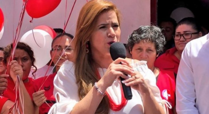 Karina Sosa pide a militantes recordar “bombas y balas” a Bukele Ortez