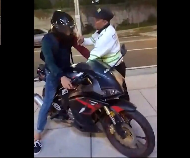 VIDEO VIRAL | Motociclista en estado de ebriedad agrede a gestor del VMT