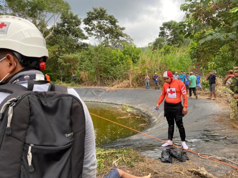 Menor muere al resbalar en un estanque para criar tilapias