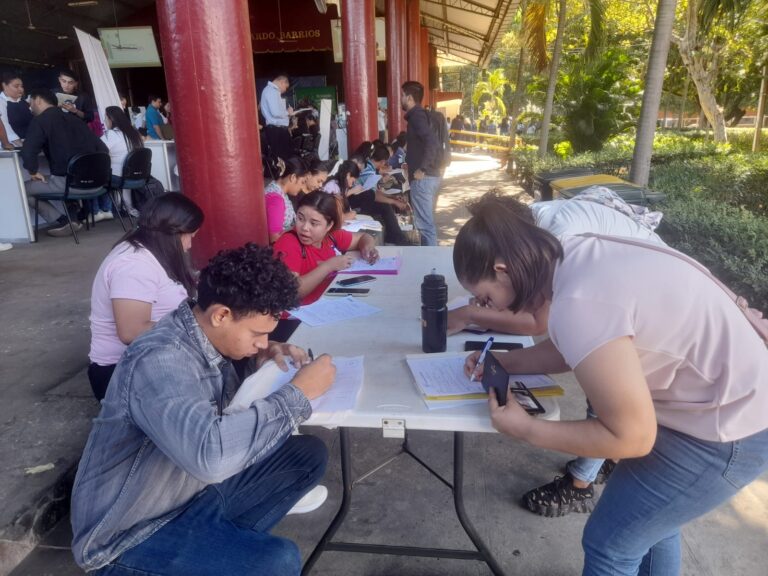 Proyecto Alto Impacto realizó primera feria de empleo en Usulután