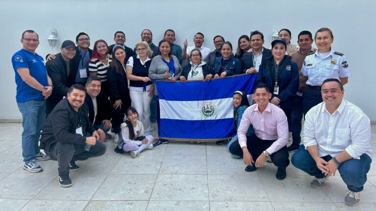 Los salvadoreños en Colombia también votaron