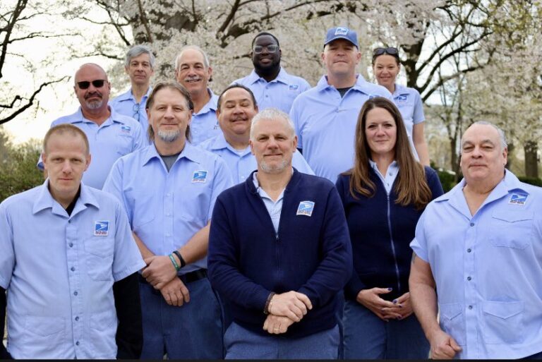 Los carteros, héroes del año