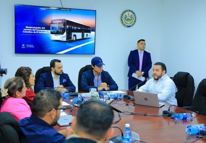 Comisión de Hacienda emite dictamen para renovar buses del transporte público