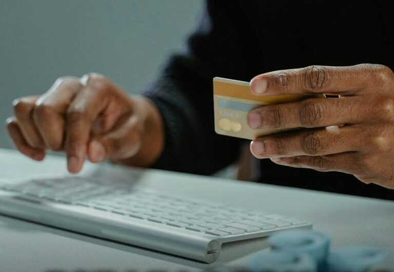 Los estafadores están alterando los identificadores de llamadas de las personas mayores: el “Fraude de Medicare del mes de abril” del Consejo de Acción para Personas Mayores del Estado de Nueva York