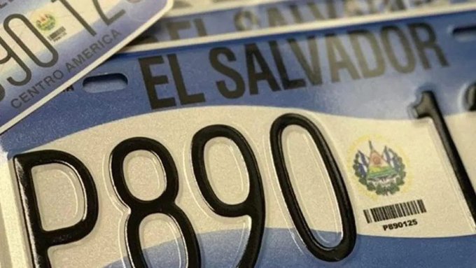 Placas de vehículos van a estar vigentes hasta el 31 de agosto de 2025