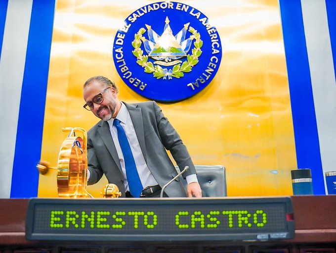 Ernesto Castro sigue como presidente de la Asamblea Legislativa