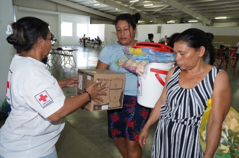 Cruz Roja lleva asistencia humanitaria a albergue de Jiquilisco, Usulután