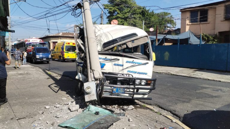 Diez lesionados deja accidente de tránsito en calle Concepción de San Salvador