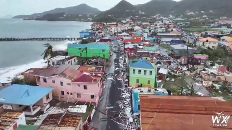 Huracán Beryl avanza con vientos de hasta 265 kilómetros por hora