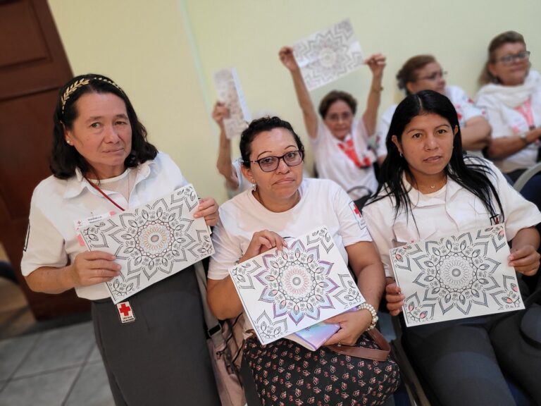 Instruyen a Damas Voluntarias de Cruz Roja Salvadoreña con “Sirviendo a la Humanidad”