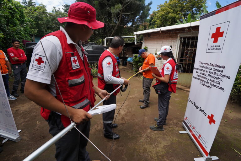 Instalan 23 sistemas de alerta temprana en comunidades de Sonsonate