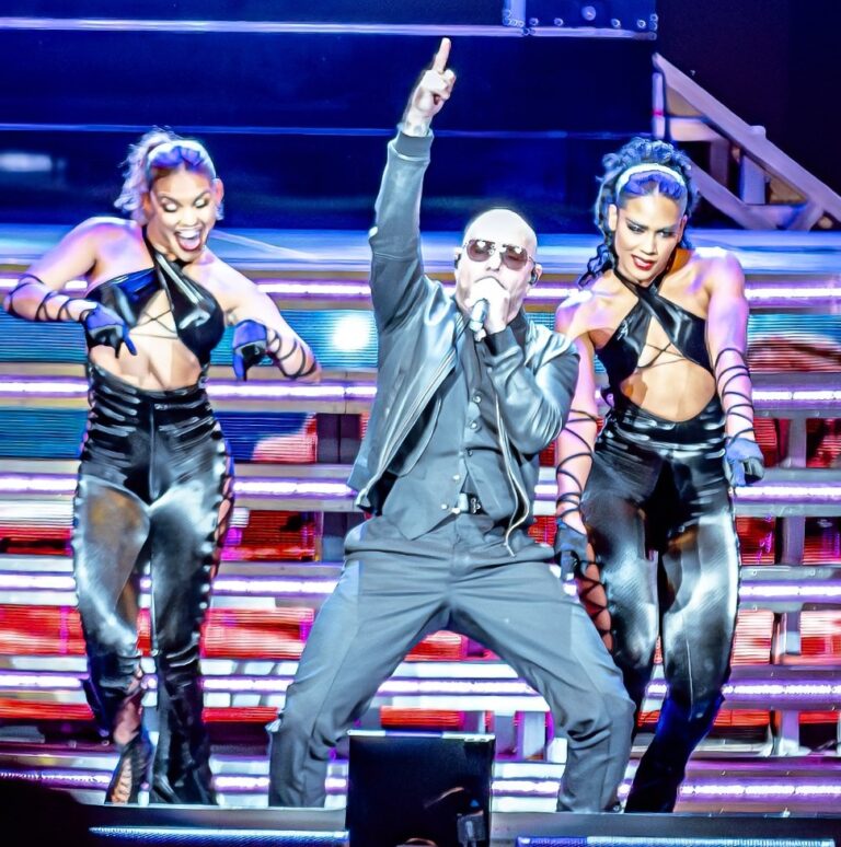 Pitbull presentó “Party After Dark” en Britow, Virginia