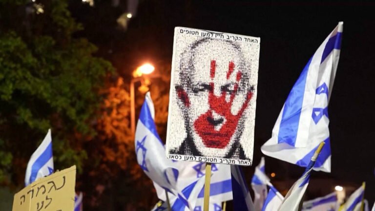 El despido del ministro de Defensa israelí, Yoav Gallant, por parte de Netanyahu desencadena protestas en todo Israel