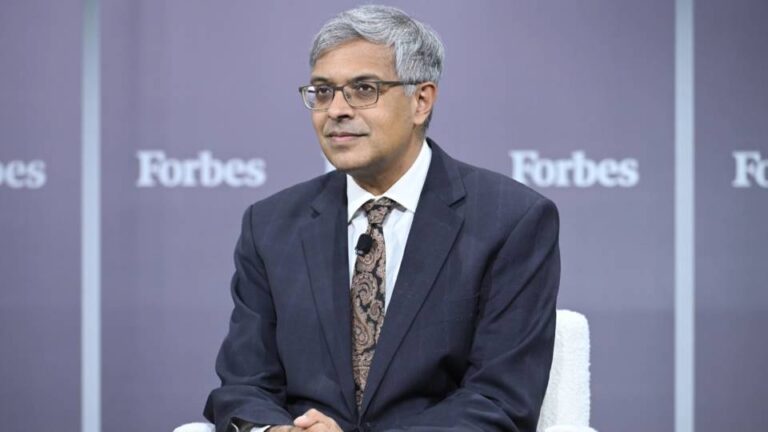 Trump designa a Jay Bhattacharya, para dirigir los Institutos Nacionales de Salud del Gobierno entrante