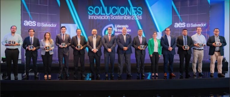 AES El Salvador premia a empresas que usan procesos energéticos amigables con el medio ambiente