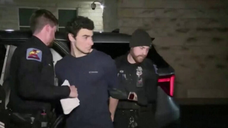 Arrestan y acusan a Luigi Mangione, de 26 años, en relación con el asesinato del director ejecutivo de la aseguradora UnitedHealthcare