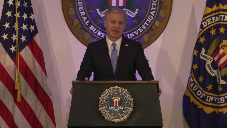 El director del FBI, Christopher Wray, anuncia su dimisión