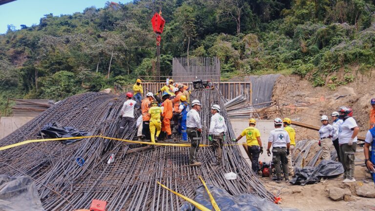 Estructura de hierro mata a tres obreros en viaducto de Los Chorros