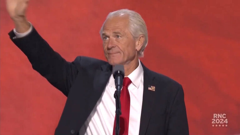 Trump designa al exasesor de la Casa Blanca Peter Navarro como su principal asesor comercial