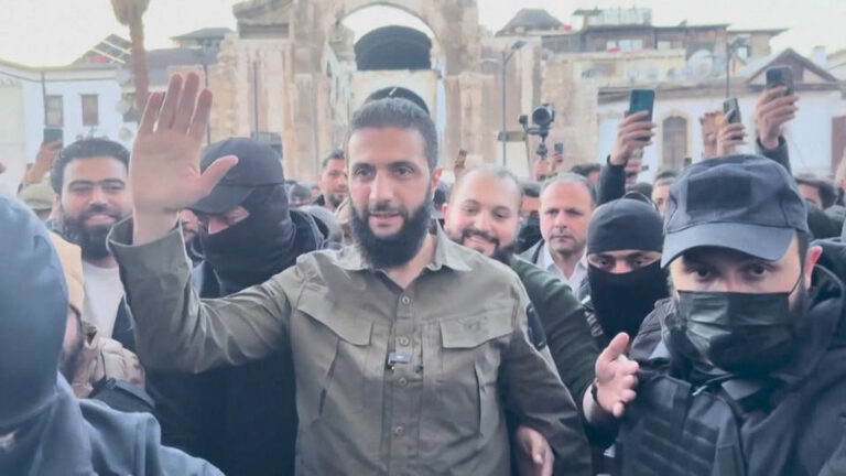 Grupos armados de oposición derrocan al líder sirio, Bashar al-Assad, tras una ofensiva de doce días