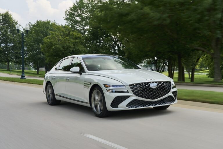 Si el lujo automotriz no viene de Alemania, entonces lleva este nombre: Genesis G80.