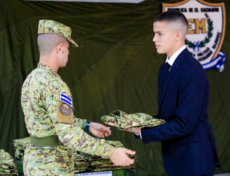 Escuela Militar recibe a 147 nuevos cadetes