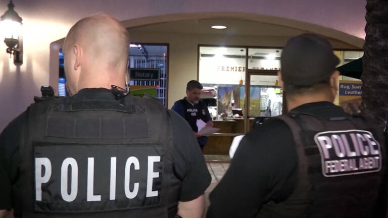 EE.UU. el alcalde de Newark se compromete a tomar medidas frente a las redadas del Servicio de Inmigración al tiempo que agentes federales lanzan una operación de deportación a nivel nacional