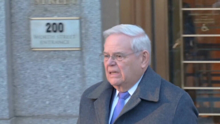 EE.UU.: sentencian al desacreditado exsenador Bob Menéndez a once años de prisión por cargos de corrupción