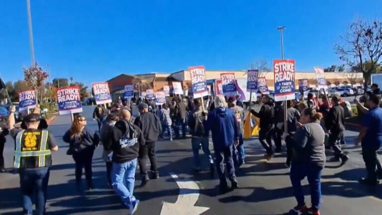 Un total de 18.000 empleados sindicalizados de Costco inician una huelga en 56 depósitos del gigante minorista