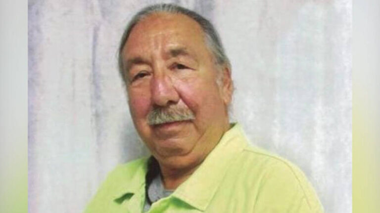 Biden concede clemencia al preso político y activista indígena estadounidense Leonard Peltier