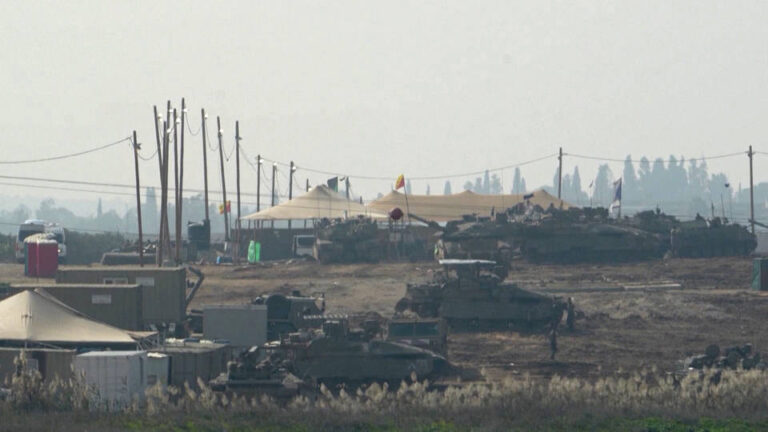 El acuerdo de alto el fuego entre Israel y Hamás incluye el intercambio de prisioneros, un mayor ingreso de ayuda humanitaria en Gaza y la retirada de las fuerzas armadas israelíes