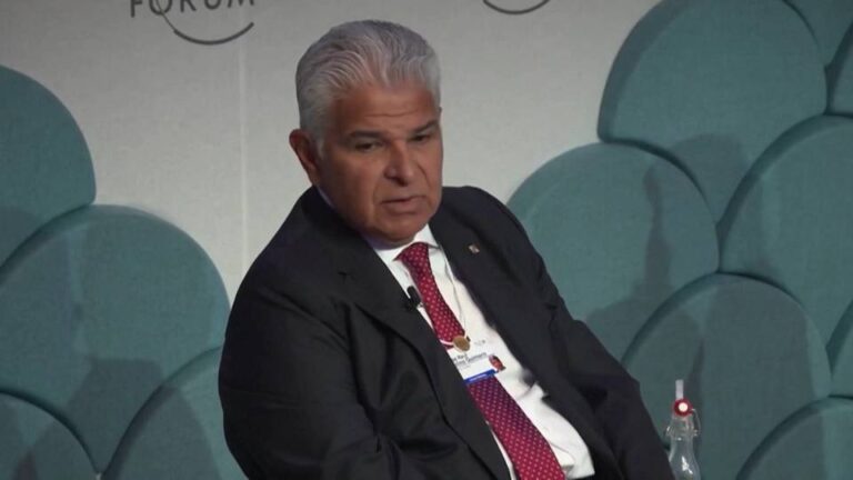 El presidente panameño rechaza las amenazas de Trump de retomar el control del canal de Panamá