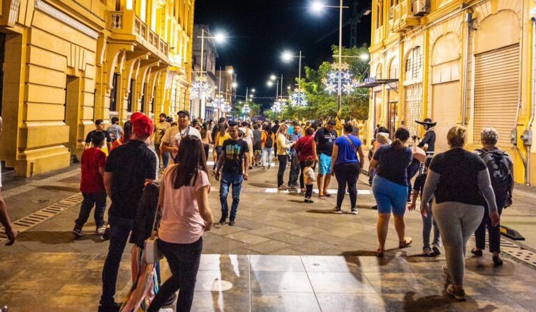 Salvadoreños evalúan la situación del país