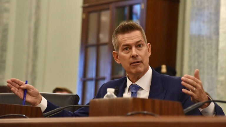 El Senado de EE.UU. confirma a Sean Duffy, como secretario de Transporte