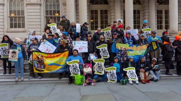 El Departamento de Justicia de EE.UU. demanda a la gobernadora y a la fiscal general de Nueva York por sus políticas de inmigración