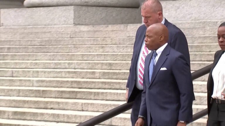 El Departamento de Justicia de EE.UU. ordena a fiscales que desestimen el caso contra el alcalde de Nueva York