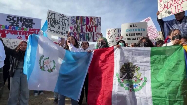 Un tribunal federal suspende por tiempo indefinido la orden de Trump para poner fin a la ciudadanía por derecho de nacimiento