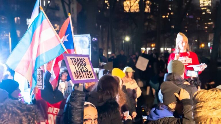 Un juez federal bloquea la orden de Trump de trasladar a las reclusas trans a pabellones de hombres