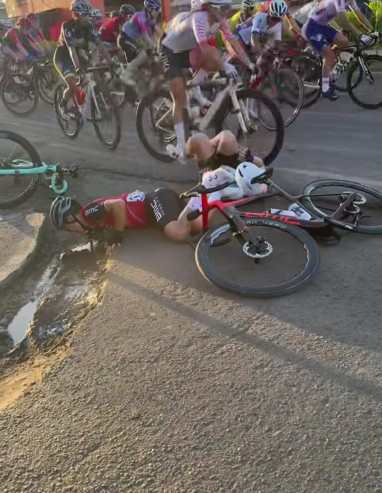 Ciclista colombiana se fractura el tobillo en la III etapa del Tour Salvadoreño 2025