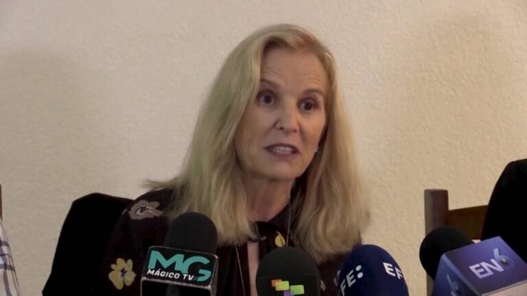 Una abogada defensora de venezolanos deportados por el Gobierno de EE.UU. a El Salvador denuncia que no se le permitió acceder a sus clientes en la megacárcel donde están recluidos