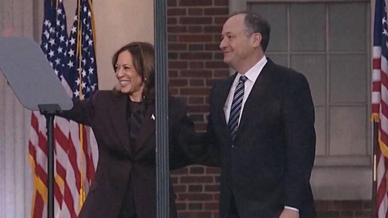 Trump despide a miembros de la junta directiva del Museo Conmemorativo del Holocausto de EE.UU. que fueron designados por Biden, incluido el marido de la exvicepresidenta, Doug Emhoff