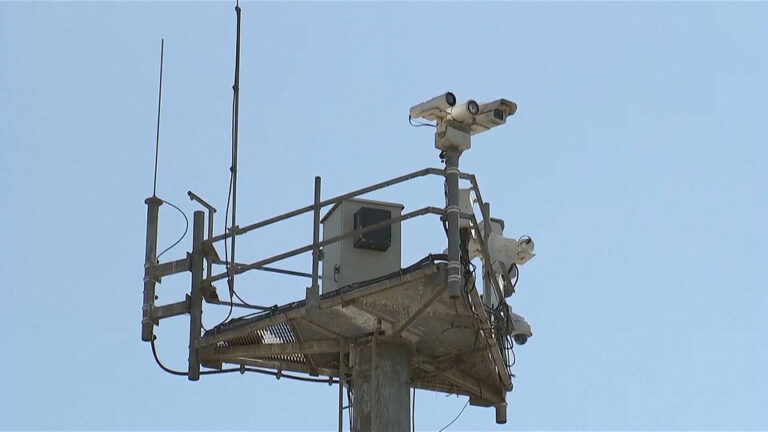 El Servicio de Inmigración de EE.UU. firma un acuerdo de 30 millones de dólares con la empresa Palantir para ampliar la vigilancia masiva de inmigrantes